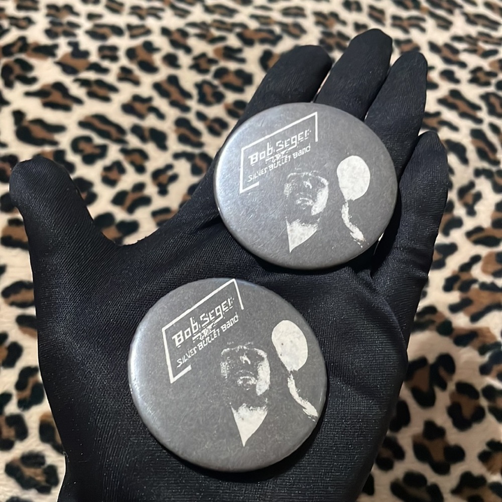 BOB SEGER 🎸 Vintage Rock Button Pin Pinback Rock Logo Collectible Silver Bullet - Picture 9 of 11